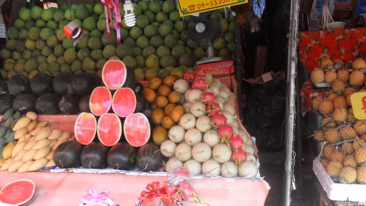 Angurie, papaya, meloni, dragon fruit