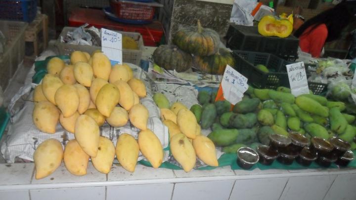 Mango e mango verdi. Zuchhe in alto.