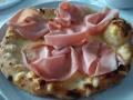 Pizza gorgonzola, provola e mortadella | Blog di amorincucina
